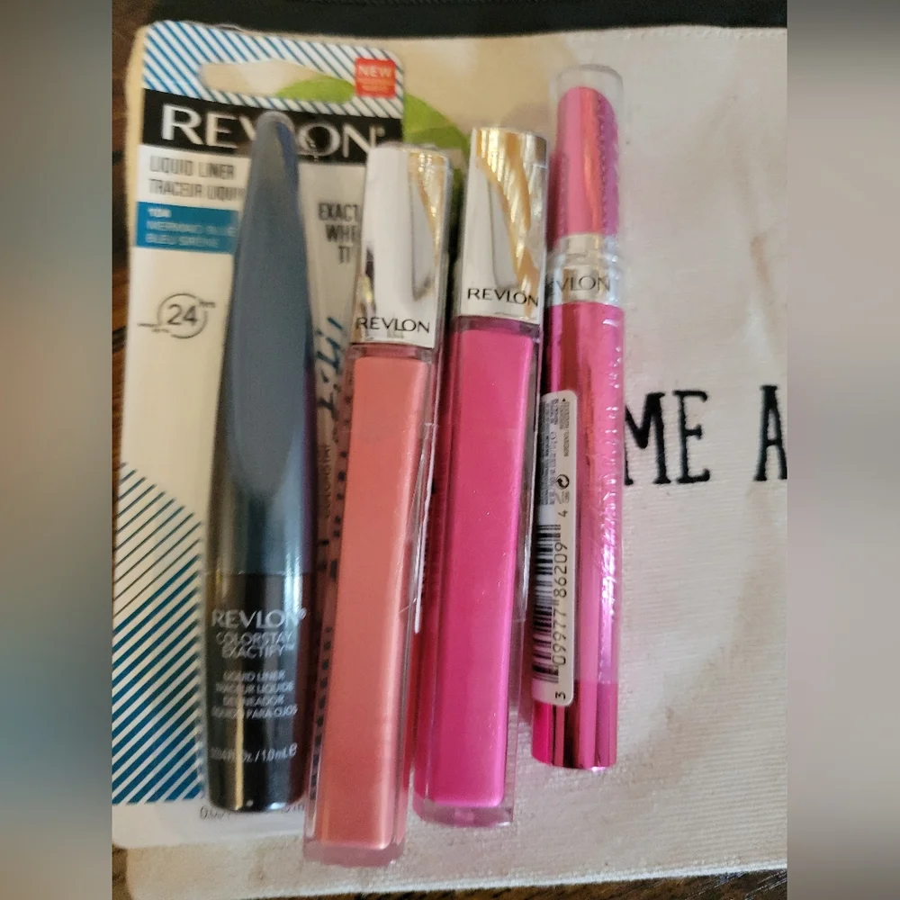 Revlon lot of 5 make up products  Makeup, liquid liner ,3 lip gloss
